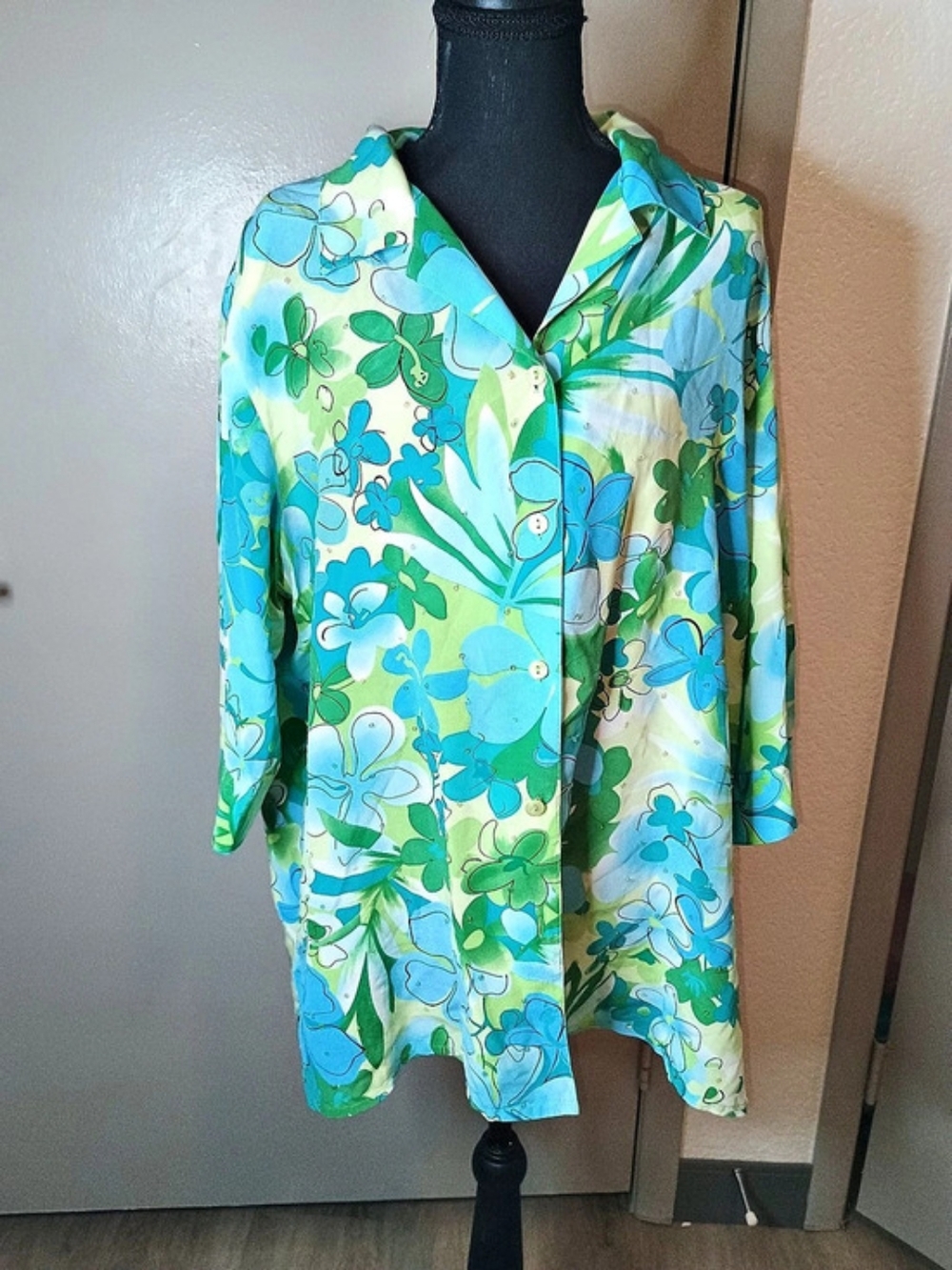 TanJay Floral Blouse in Blue & Green Size 18 Like New